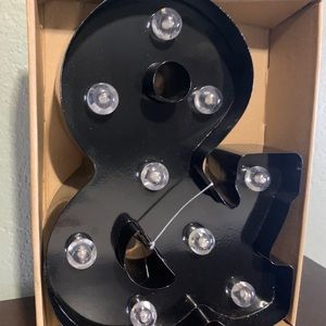 Light up marquee ampersand